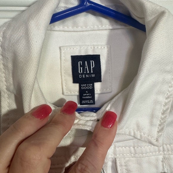 Brand New with Tags! GAP Kids Cream Denim Jacket 5T Girls - Picture 2 of 4